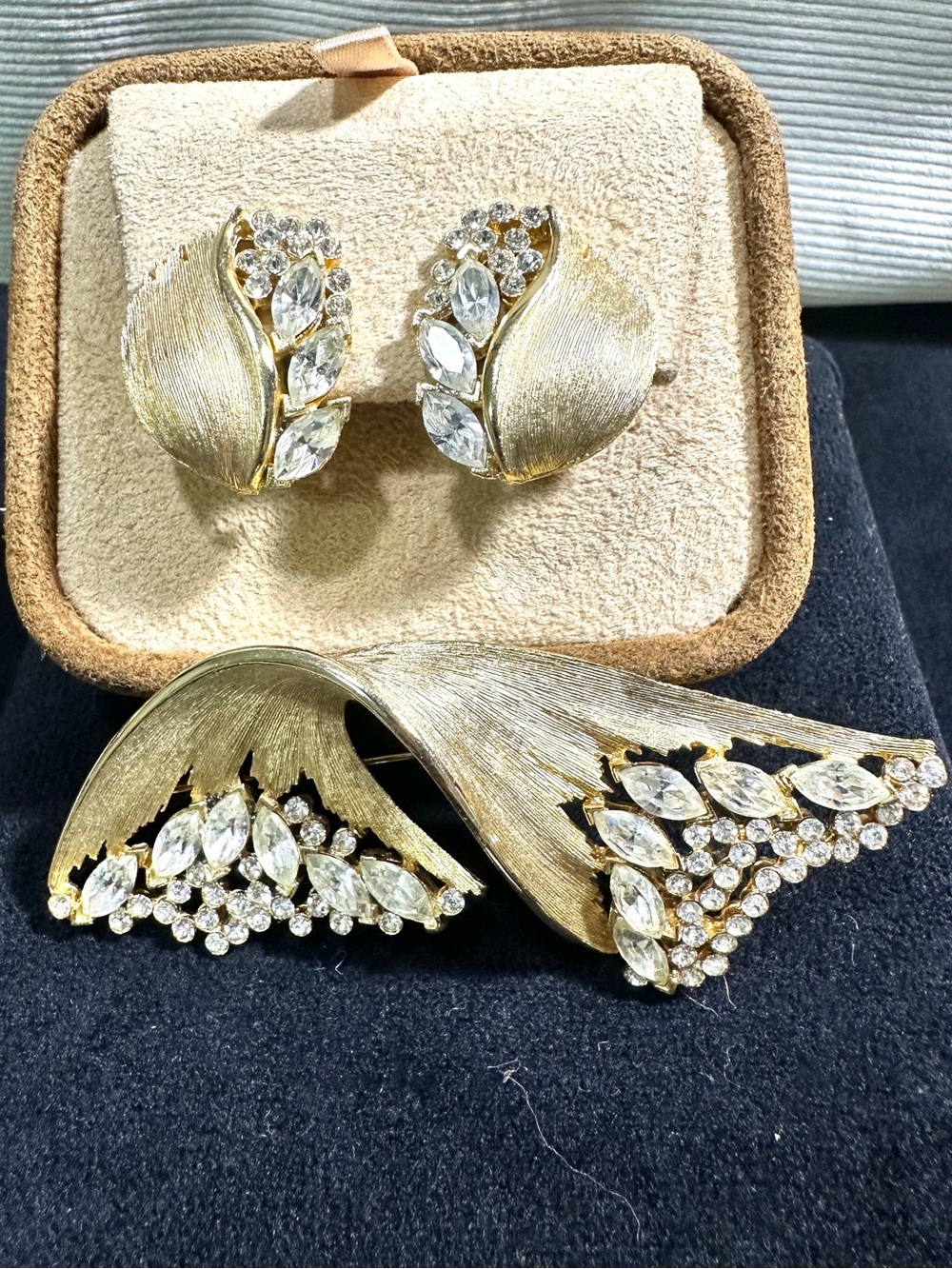 Vtg JJ -Jonette Satin Brushed Gold & Rhinestone Twisted Bow Brooch & Earring set